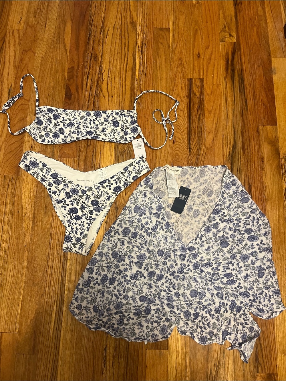 NWT Abercrombie & Fitch White and Blue Floral swim suit set